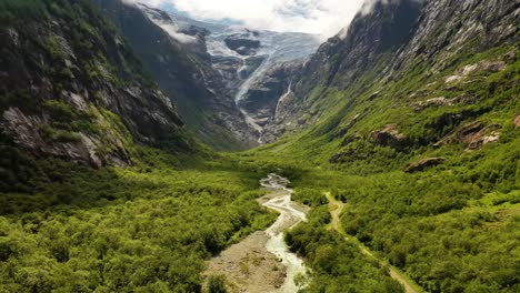 Schöne-Natur-Norwegen-Gletscher-Kjenndalsbreen.