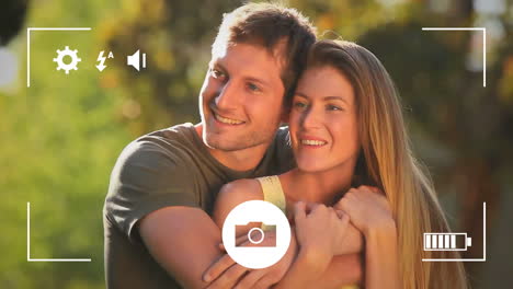 tomando fotos de una pareja con una cámara digital