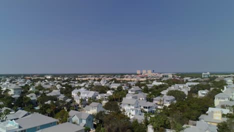 Wohndrohnenantenne-In-Destin,-Florida-In-Großer-Höhe