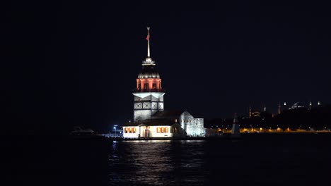 el faro histórico de estambul. la torre de las doncellas, turquía