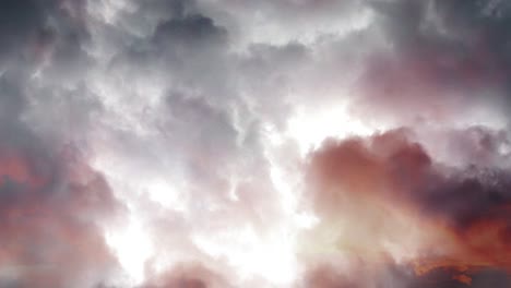 una tormenta que ocurre dentro de la nube cumulonimbus al atardecer