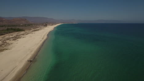Drone-footage-showing-long-mile-beach-at-Cabo-San-Lucas,-Mexico