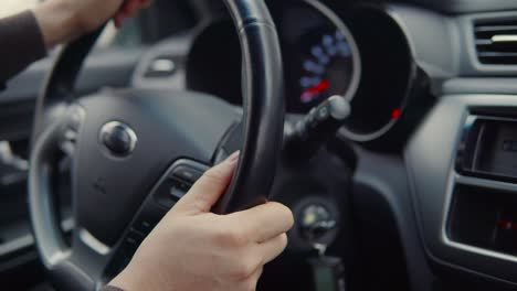 persona que conduce un automóvil