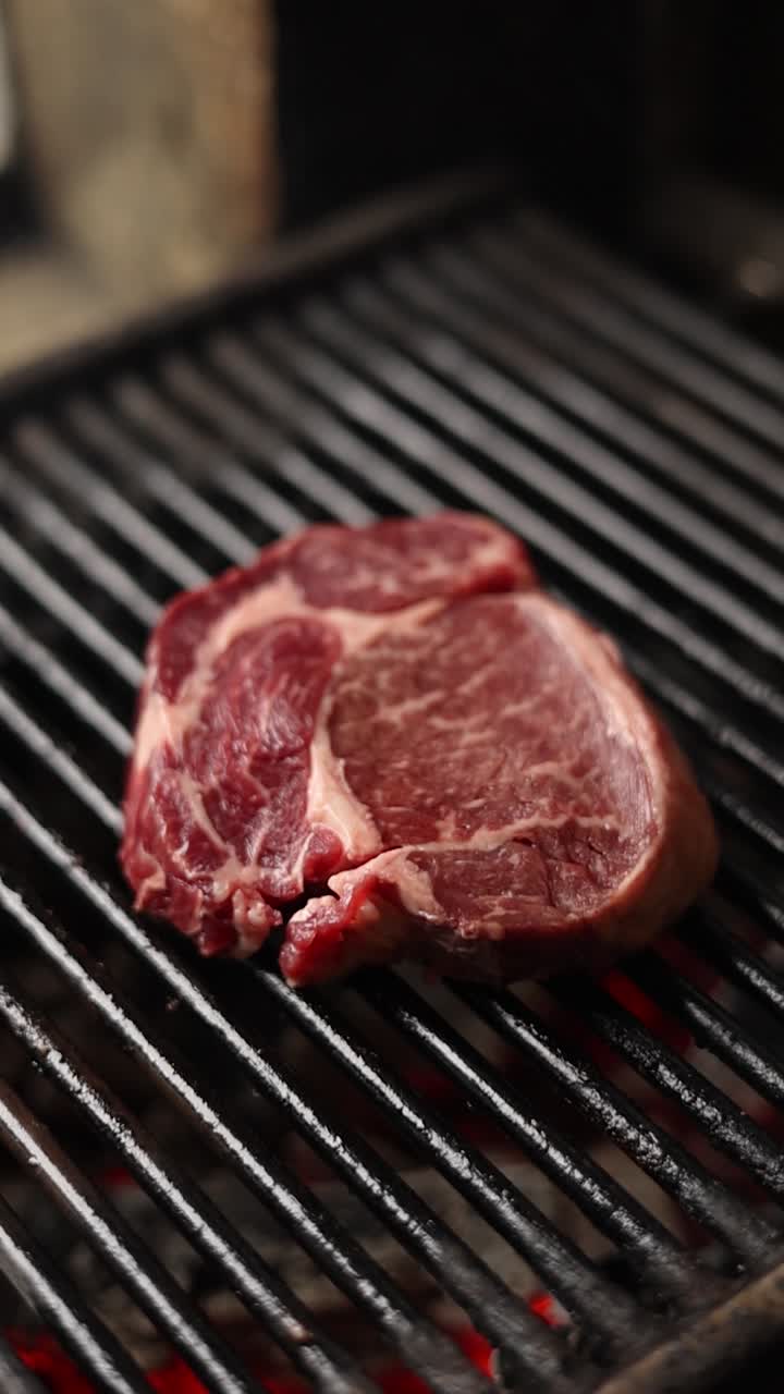 bistec en la parrilla