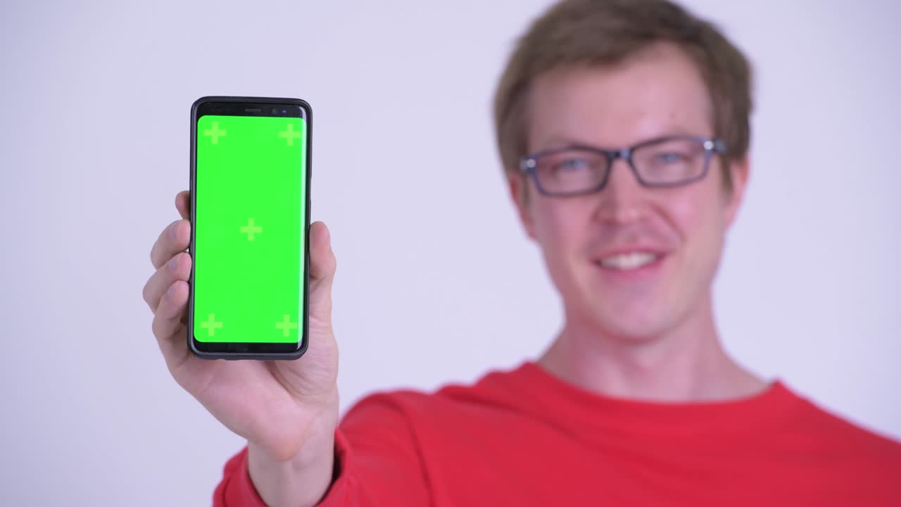 젊은 잘생긴 남자의 스튜디오 촬영