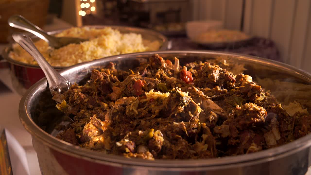 biryani es un plato de arroz mixto, principalmente popular en el sur de asia