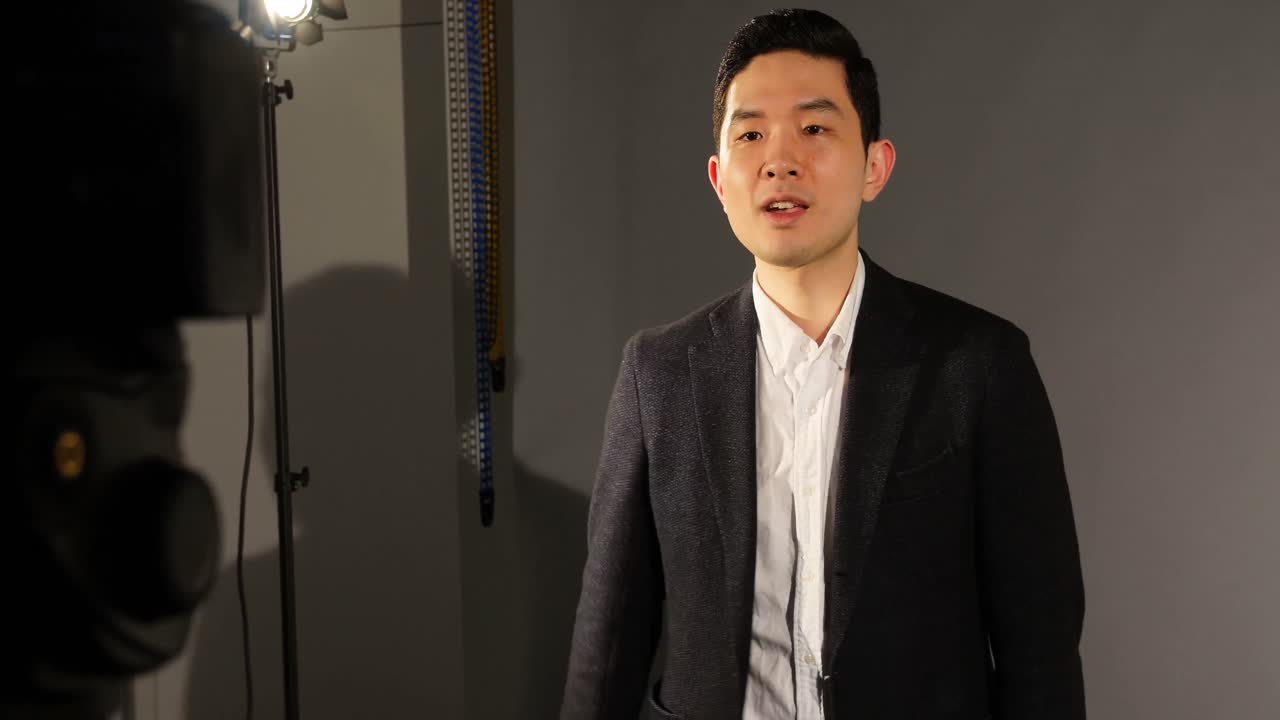 방송을 녹화하는 사진작가