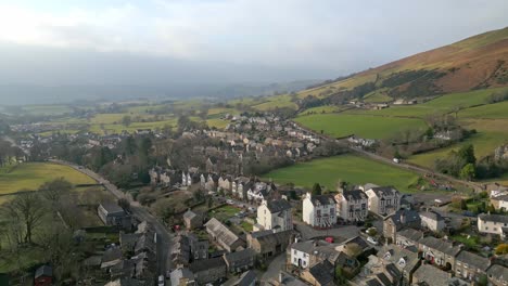 Imágenes-Aéreas-Cinematográficas-De-Sedbergh-Village,-El-Lugar-Ideal-Para-Escaparse-En-Cualquier-época-Del-Año