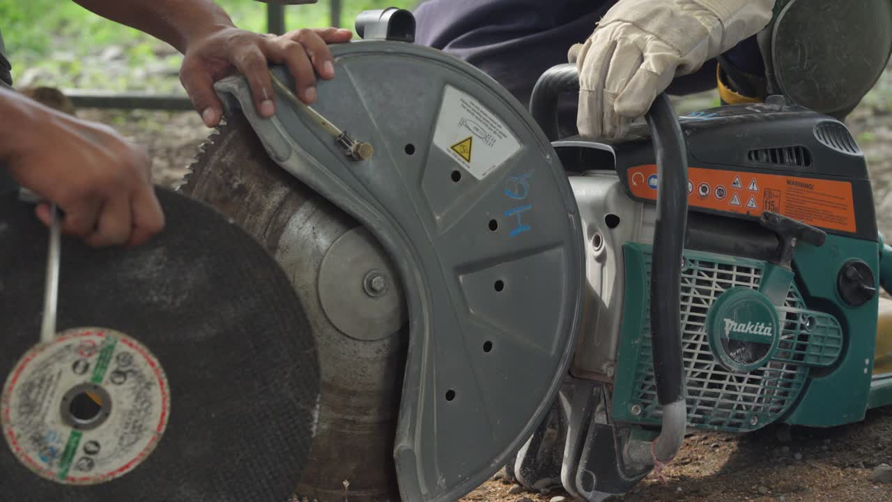 다양한 재난 상황에서 전기 콘크리트  기계.