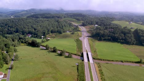 Die-Zwillingsbrücken-über-Den-New-River-In-Ashe-County-NC,-North-Carolina