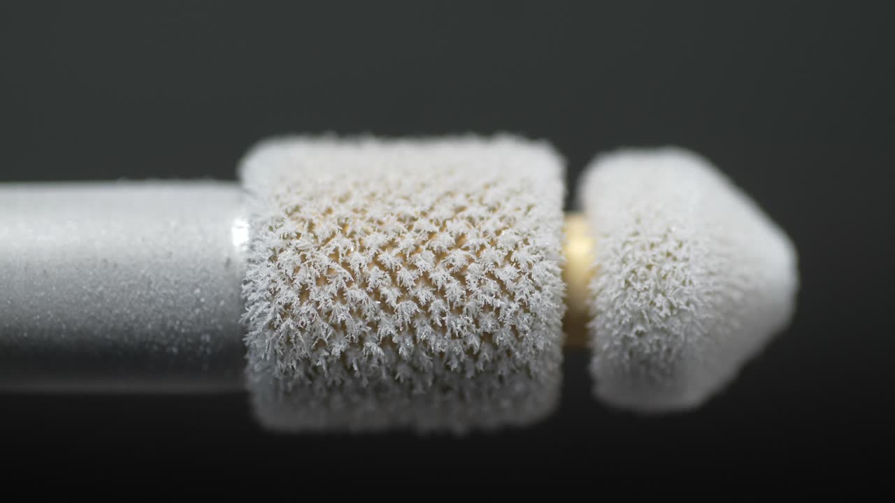 Tip of Cryo Gun frozen by Liquid Hydrogen