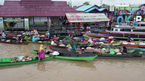 floating market in indonesia, lok baintan floating market