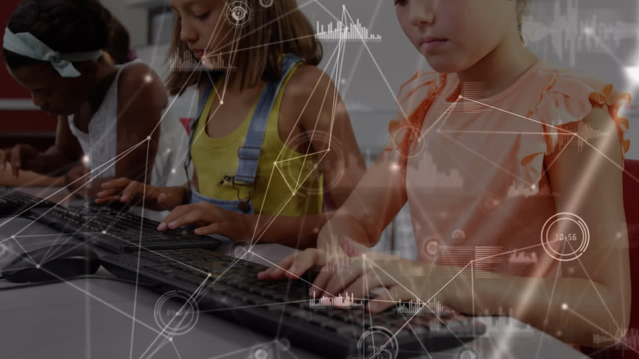 학교에서 컴퓨터를 사용하는 다양한 여자 학생들을 대상으로 한 연결 네트워크와 데이터 처리