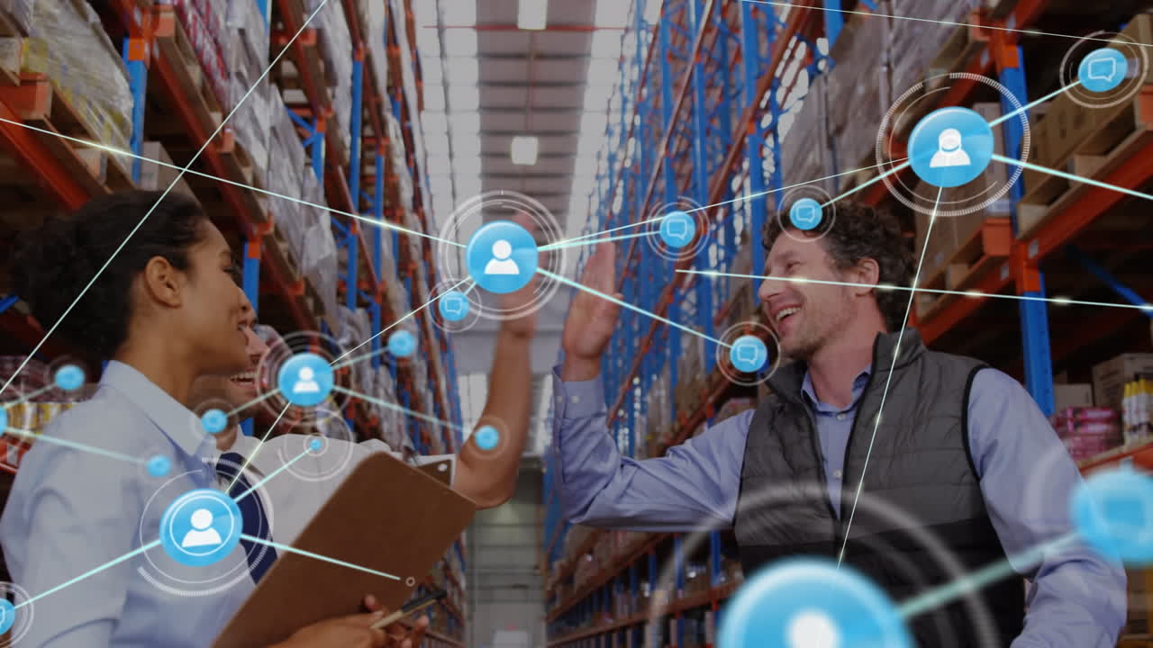 animación de la red de conexiones con iconos sobre diversos trabajadores en el almacén