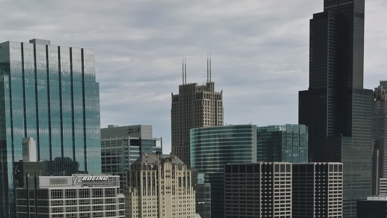Vista Aérea do Horizonte de Chicago com Arquitetura Moderna