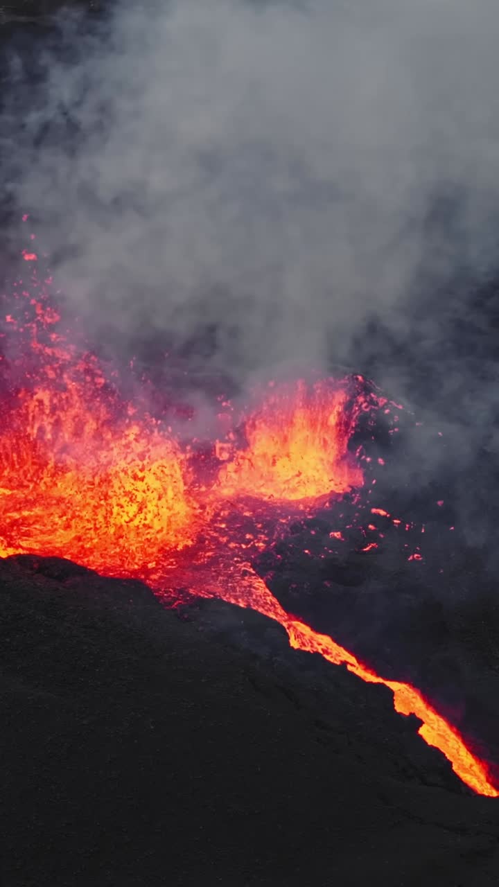 Intense lava activity and gas emissions at the Sundhnukkar eruption site