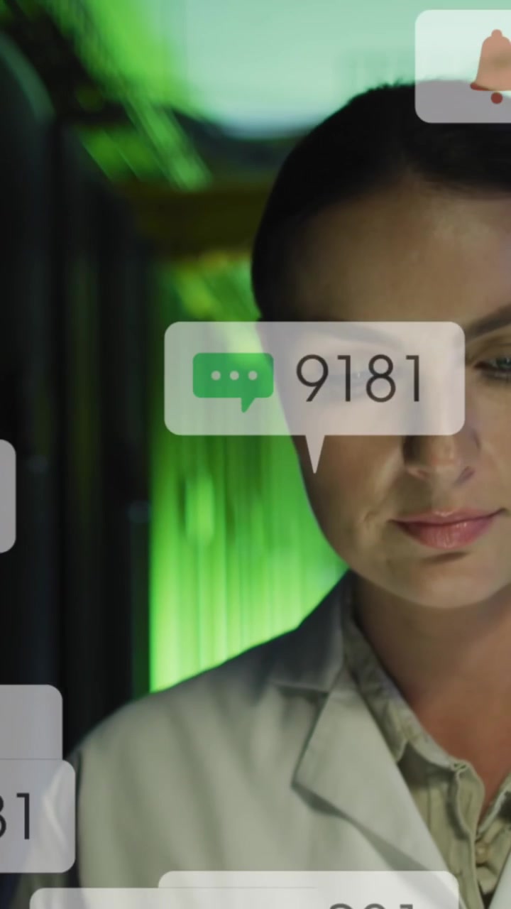 Animazione di icone dei social media su ingegnere donna caucasica pensierosa in sala server.