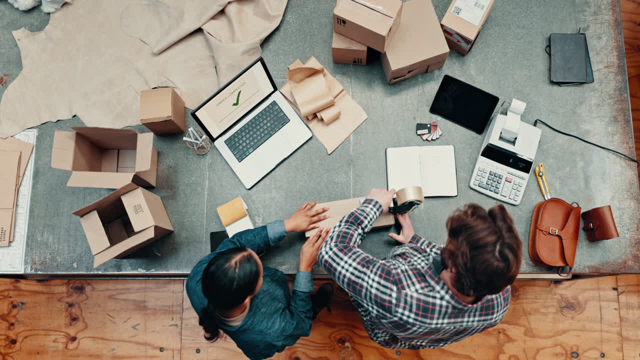 가죽 작업, 워크에서 사람과 포장 순서