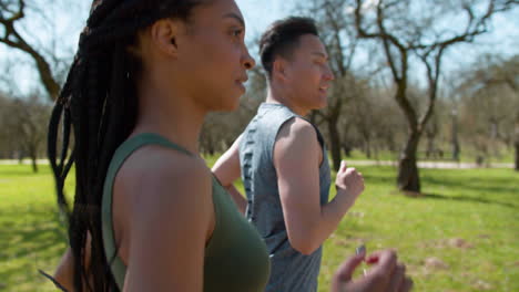 People-running-in-the-park