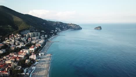 Vista-De-La-Costa-De-Génova,-Italia,-Mar-Mediterráneo