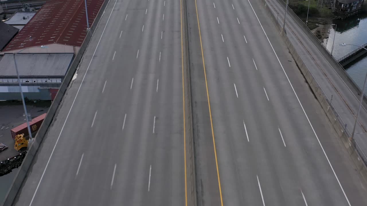 차량이 없는 서쪽 시애틀의 하향식 공중