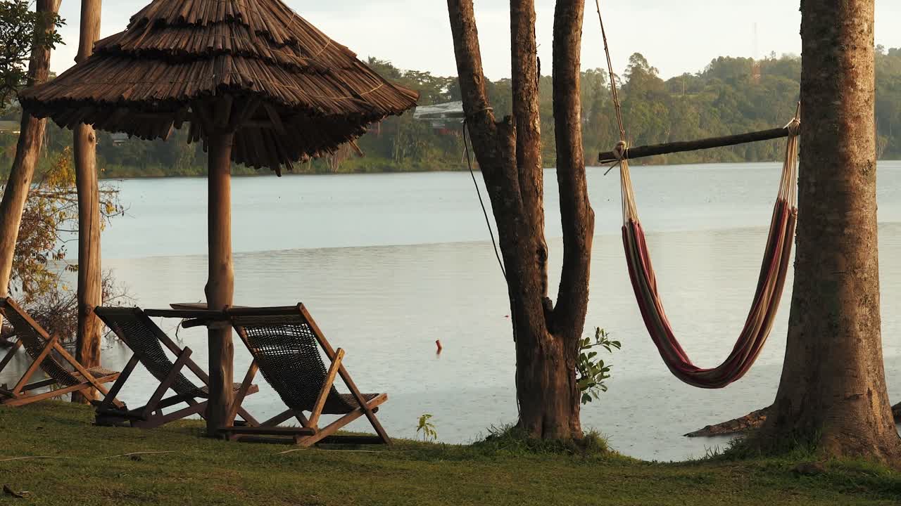 vista del lago nyabikere, kibale, uganda
