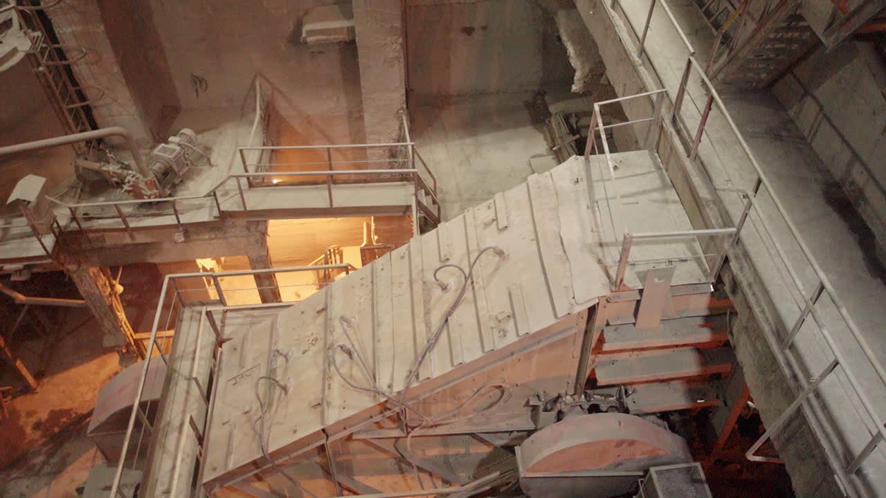 산업 시설 내부 전망