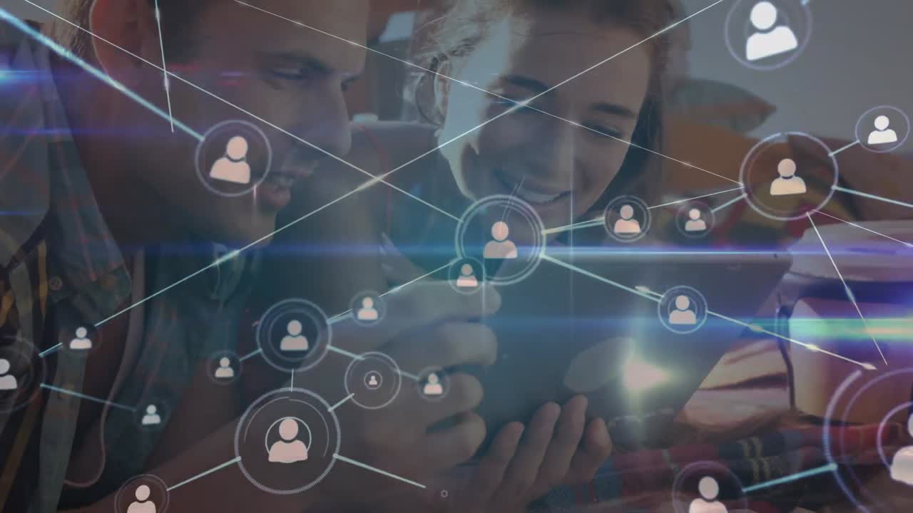 animación de redes de conexiones sobre una pareja caucásica usando una tableta