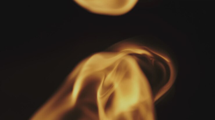 primer plano de las llamas y el humo