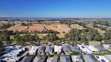 expansión residencial cerca del lago y el campo de golf con nuevas infraestructuras residenciales