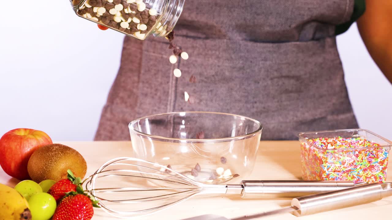 초콜릿  을 는 그 에 부어 놓는 것