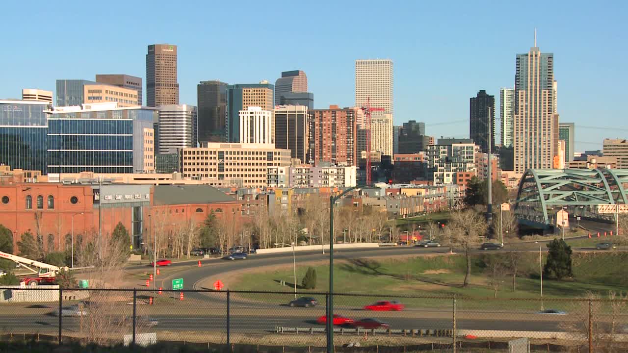 Lo skyline di Denver, Colorado, in una giornata di sole 2