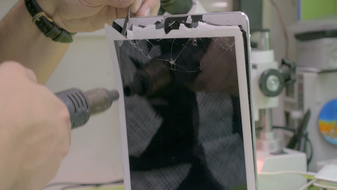 tabletas con pantalla táctil rota en servicio de reparación