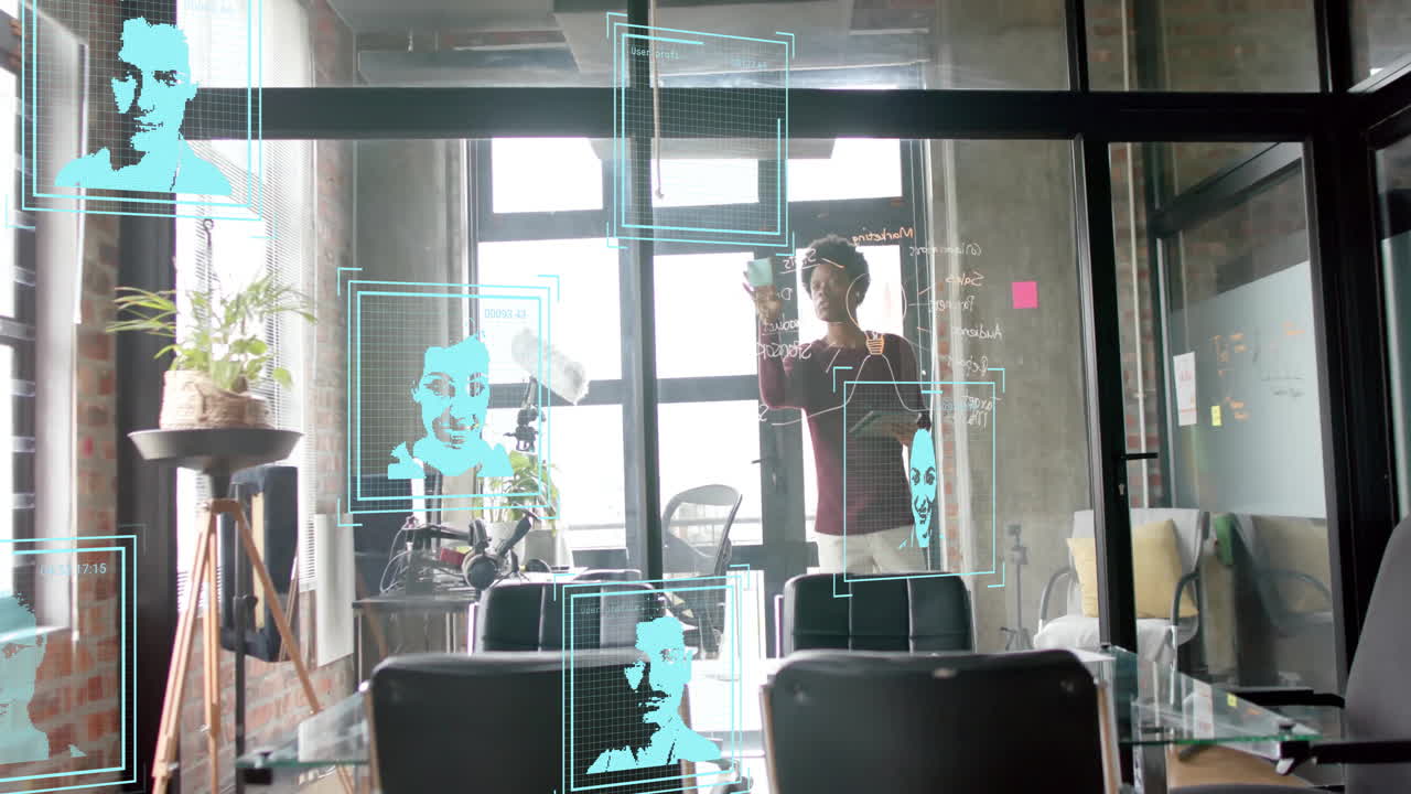 animación del procesamiento de datos sobre un empresario afroamericano en el cargo