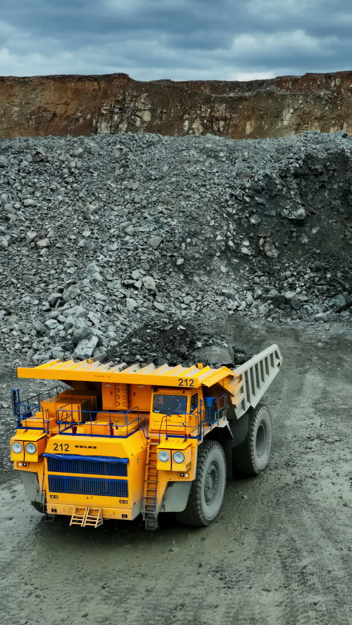 Minetruck i et stenbrud