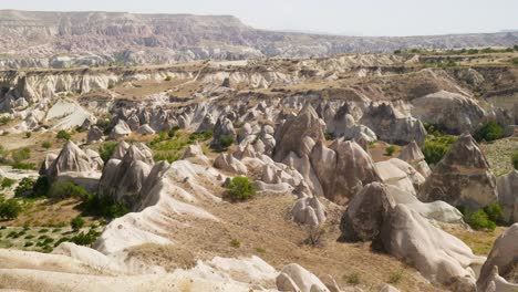 Valle-Del-Amor-Pasa-Por-Alto-Capadocia-Paisaje-único-Rocoso-Escarpado