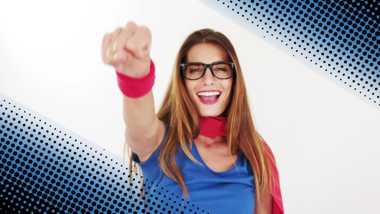 mujer vestida con un disfraz de superhéroe