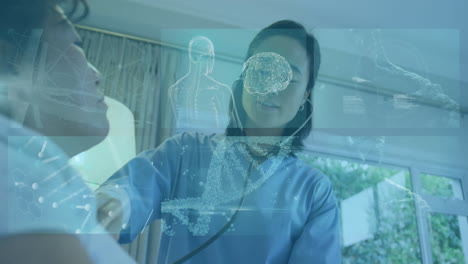 animación del procesamiento de datos médicos sobre una doctora asiática con un paciente