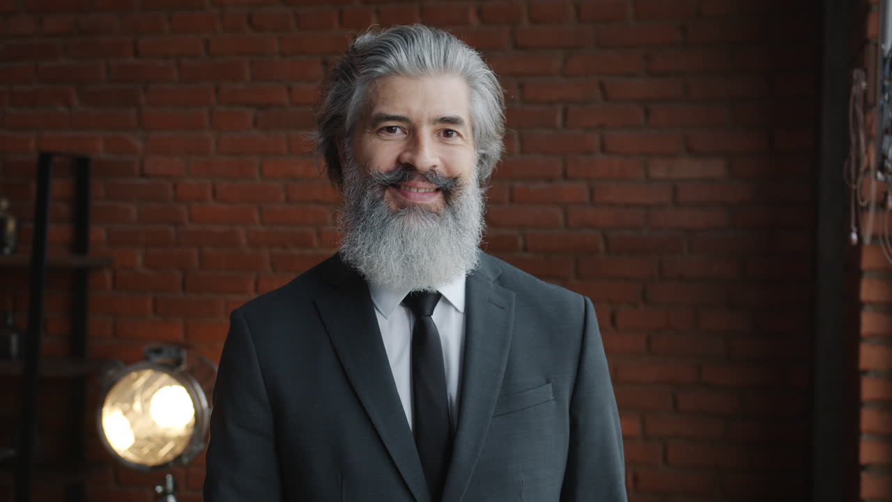 retrato de un hombre de negocios sonriente