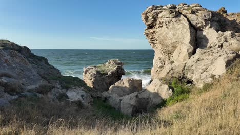 Witness-the-stunning-coastal-cliffs-of-Crimea,-overlooking-the-picturesque-waters-of-the-Sea-of-Azov-on-a-clear-day