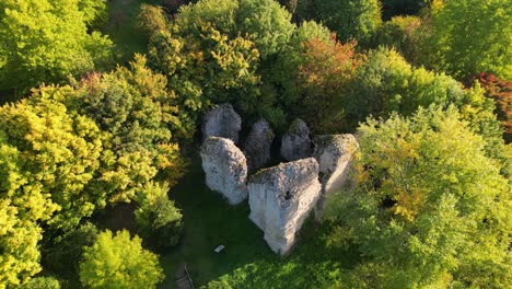 Perfect-Autumn-trees-with-the-ruins-of-a-12th-century-Norman-Keep-in-Sutton-Valence