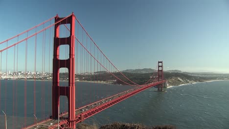 toma panorámica rara del puente golden gate en las mejores condiciones climáticas sin saltos de tiempo a velocidad normal, california, ee.uu.