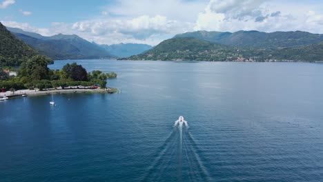 Aerial-View-Of-Speedboat-Travelling-Over-Lake-Piedmont