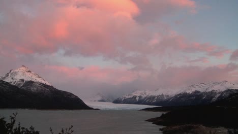 Amanecer-Sobre-Un-Glaciar-1