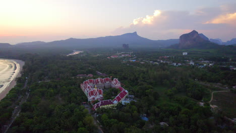 Ayodhaya,-Thailändischer-Küstenpalast-In-Ao-Nang-Bei-Sonnenuntergang