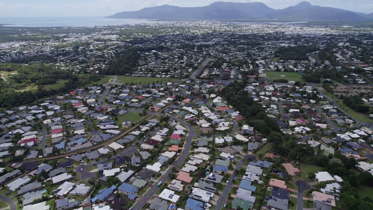 vista aérea de casas en barrios de cairns, queensland