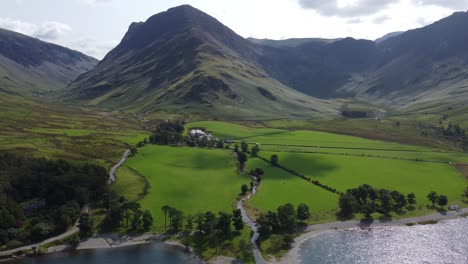 Distrito-De-Los-Lagos-De-Buttermere-Imágenes-Aéreas-Del-Reino-Unido-Del-Impresionante-Paisaje-Fleetwood-Pike-Fall