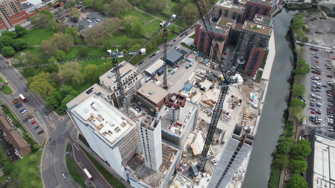 edificio de stratford, este de londres, reino unido drone, avión aéreo, vista de pájaro, imágenes en 4k