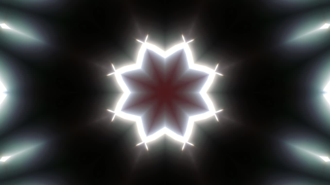 기하학적 패턴을 변환하는 은 빛