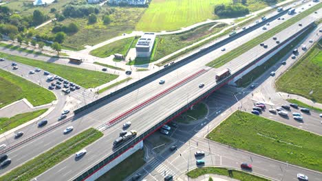 vista aérea de arriba de la carretera de intersección de la autopista